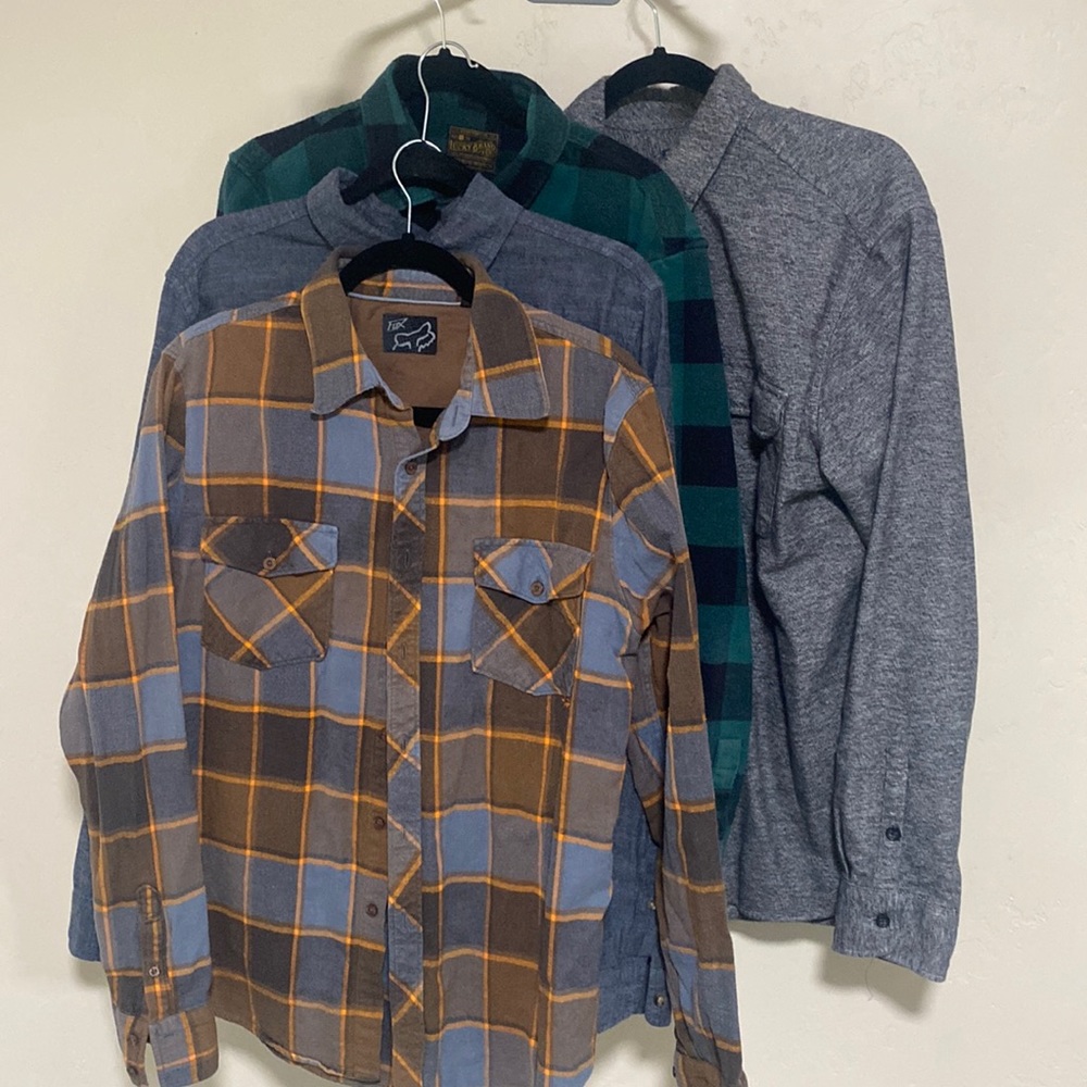 4 Mens long sleeve flannel, all size large.